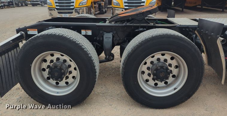 image for item NG9855 2021 Freightliner Cascadia semi truck