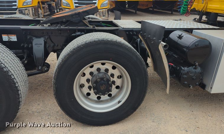 image for item NG9855 2021 Freightliner Cascadia semi truck