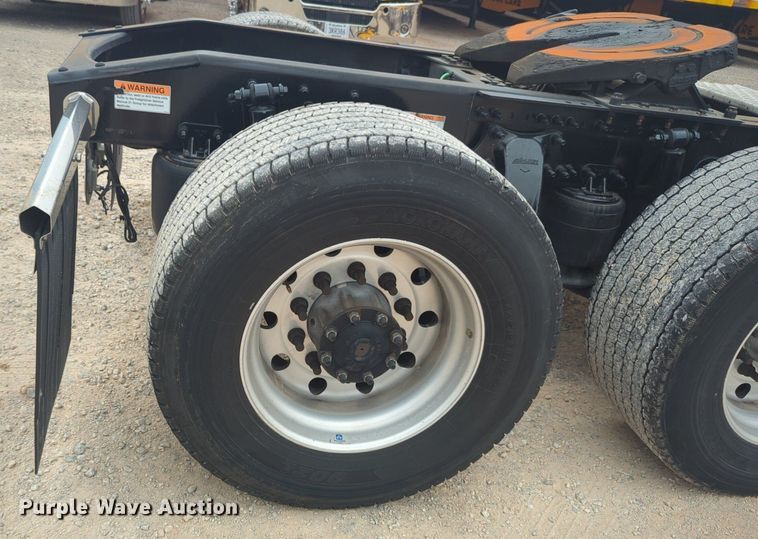 image for item NG9855 2021 Freightliner Cascadia semi truck