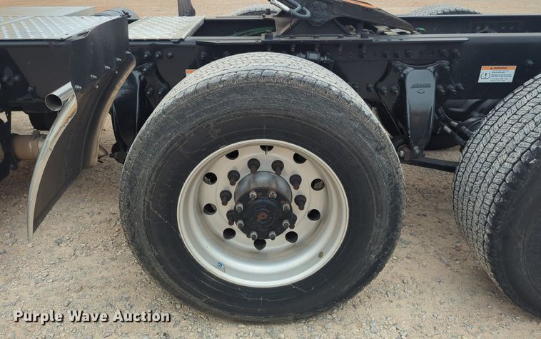 image for item NG9855 2021 Freightliner Cascadia semi truck