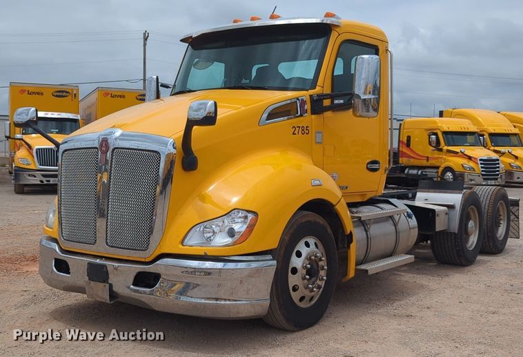 image for item NG9857 2020 Kenworth T680 semi truck