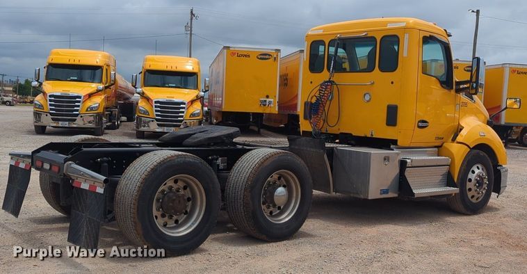 image for item NG9857 2020 Kenworth T680 semi truck