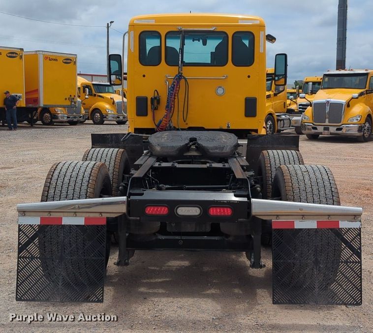 image for item NG9857 2020 Kenworth T680 semi truck