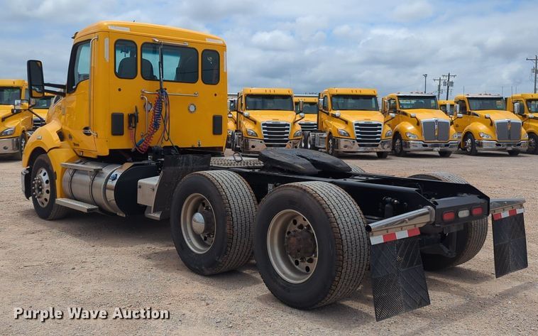 image for item NG9857 2020 Kenworth T680 semi truck