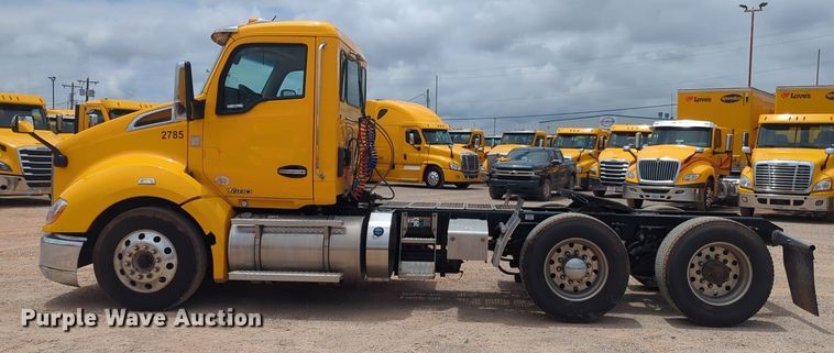 image for item NG9857 2020 Kenworth T680 semi truck