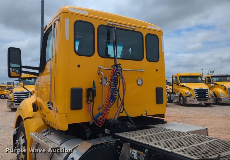 image for item NG9857 2020 Kenworth T680 semi truck