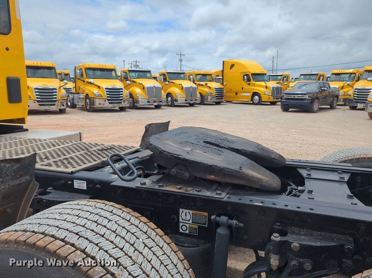 image for item NG9857 2020 Kenworth T680 semi truck