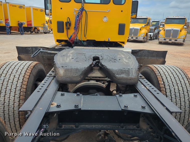 image for item NG9857 2020 Kenworth T680 semi truck