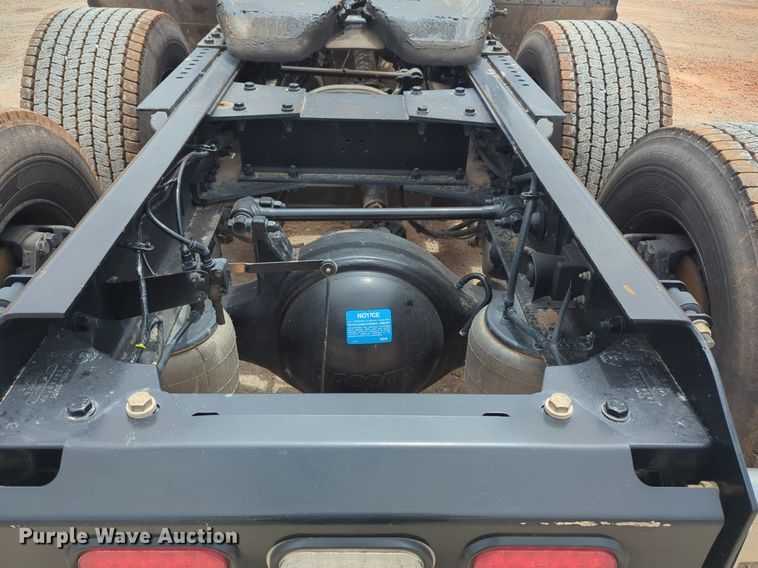 image for item NG9857 2020 Kenworth T680 semi truck