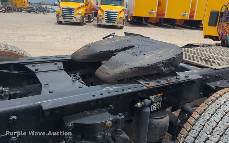 image for item NG9857 2020 Kenworth T680 semi truck