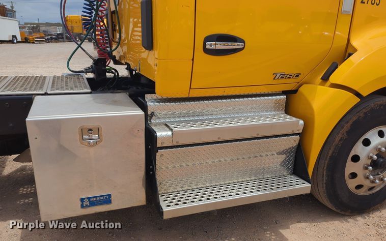 image for item NG9857 2020 Kenworth T680 semi truck