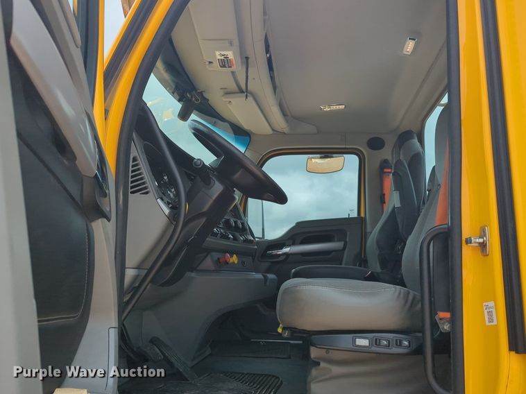 image for item NG9857 2020 Kenworth T680 semi truck