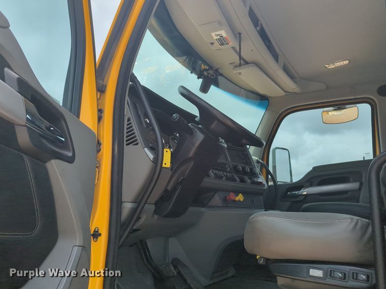 image for item NG9857 2020 Kenworth T680 semi truck