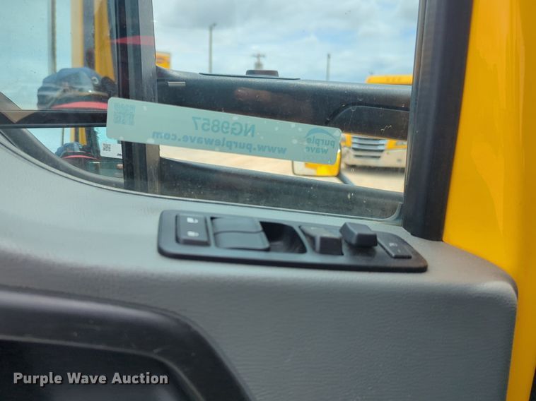 image for item NG9857 2020 Kenworth T680 semi truck