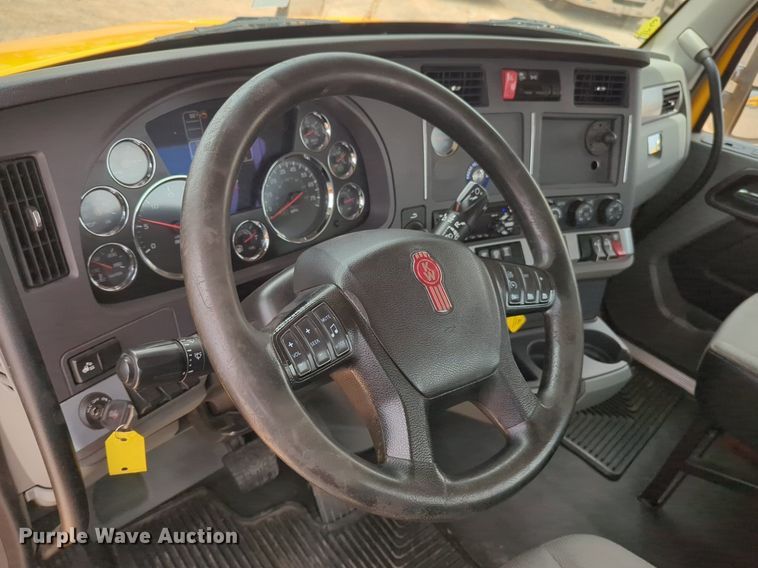 image for item NG9857 2020 Kenworth T680 semi truck