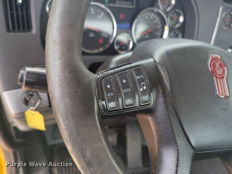 image for item NG9857 2020 Kenworth T680 semi truck