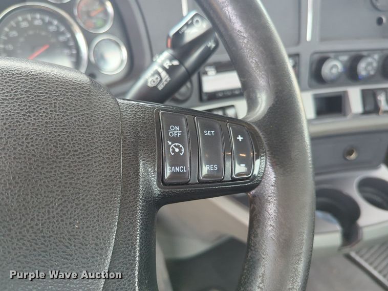 image for item NG9857 2020 Kenworth T680 semi truck