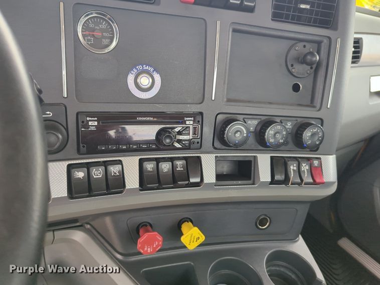 image for item NG9857 2020 Kenworth T680 semi truck