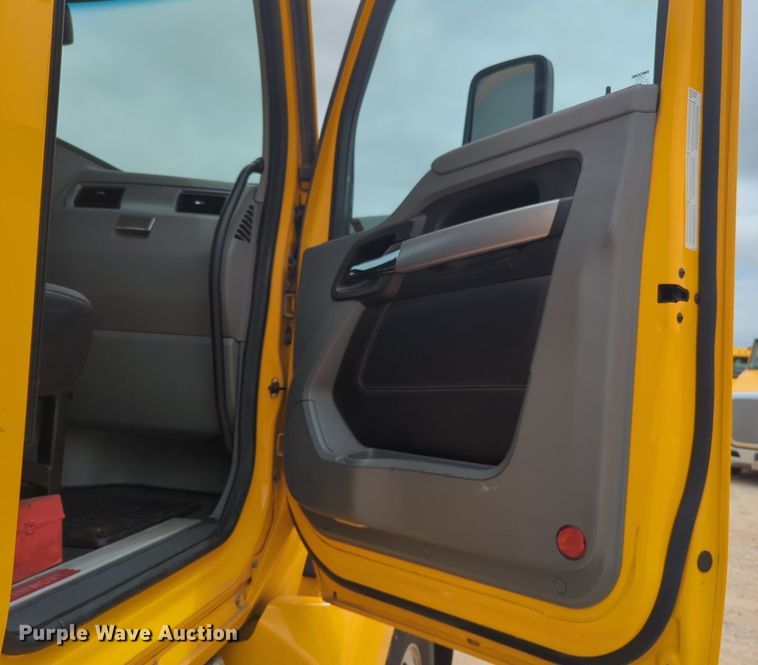 image for item NG9857 2020 Kenworth T680 semi truck