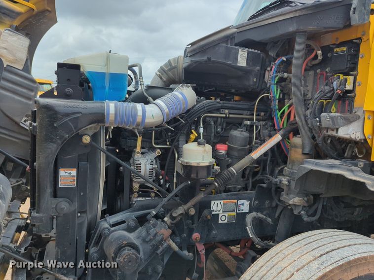 image for item NG9857 2020 Kenworth T680 semi truck