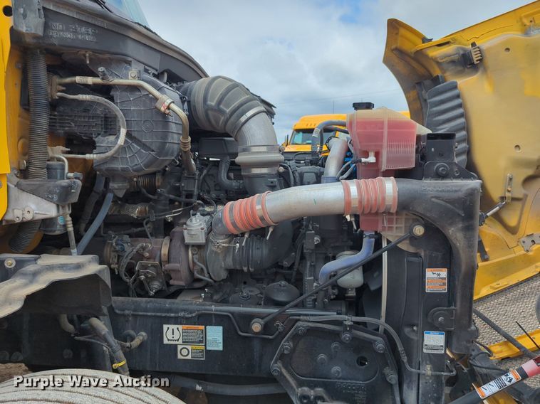 image for item NG9857 2020 Kenworth T680 semi truck