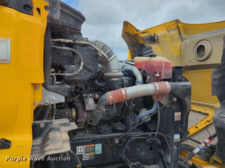 image for item NG9857 2020 Kenworth T680 semi truck