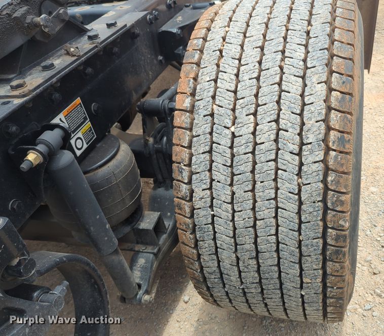 image for item NG9857 2020 Kenworth T680 semi truck