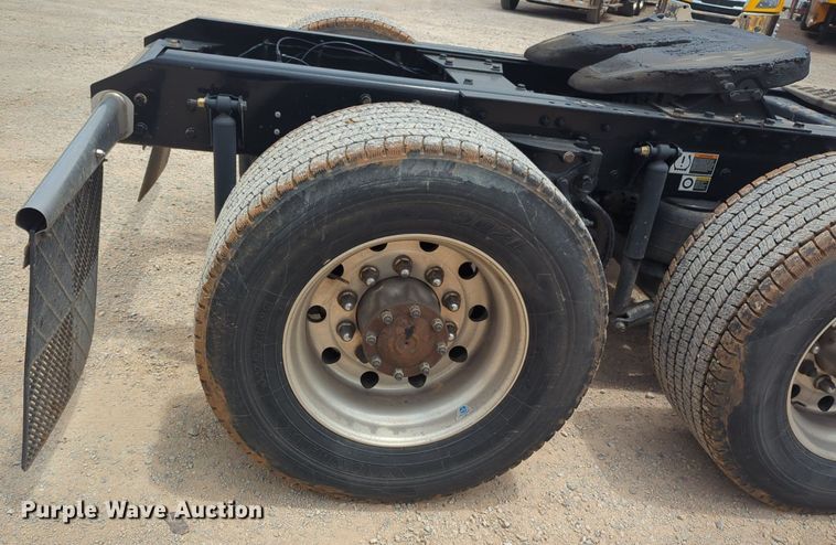 image for item NG9857 2020 Kenworth T680 semi truck