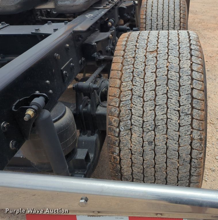 image for item NG9857 2020 Kenworth T680 semi truck