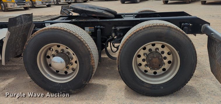 image for item NG9857 2020 Kenworth T680 semi truck