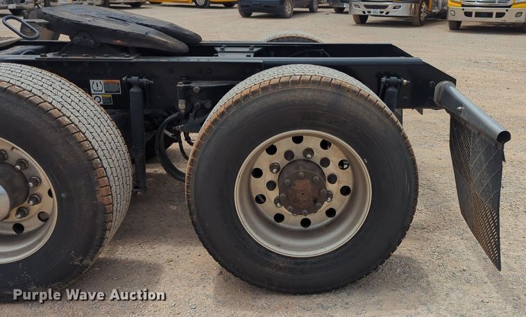 image for item NG9857 2020 Kenworth T680 semi truck