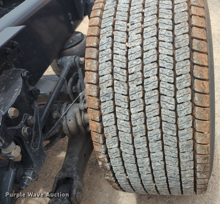 image for item NG9857 2020 Kenworth T680 semi truck