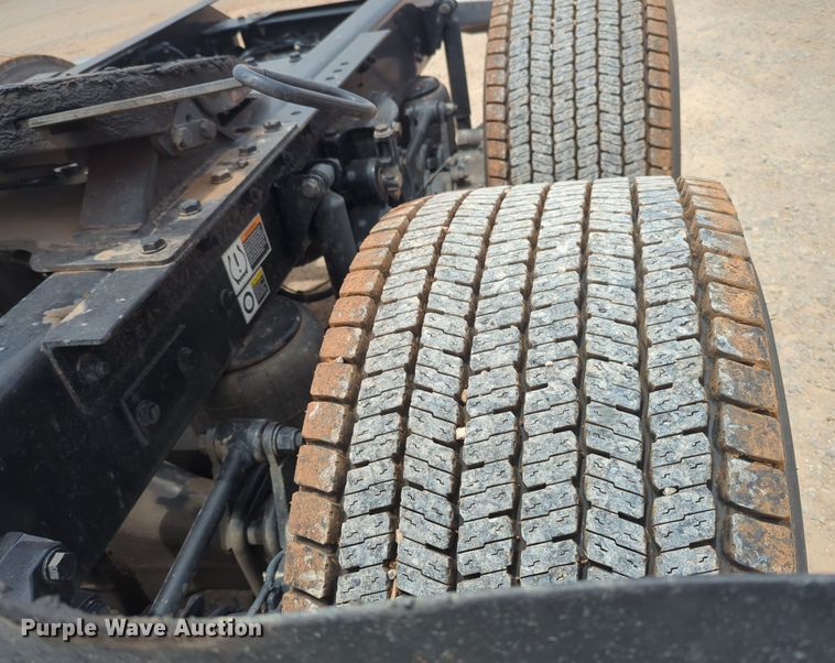 image for item NG9857 2020 Kenworth T680 semi truck