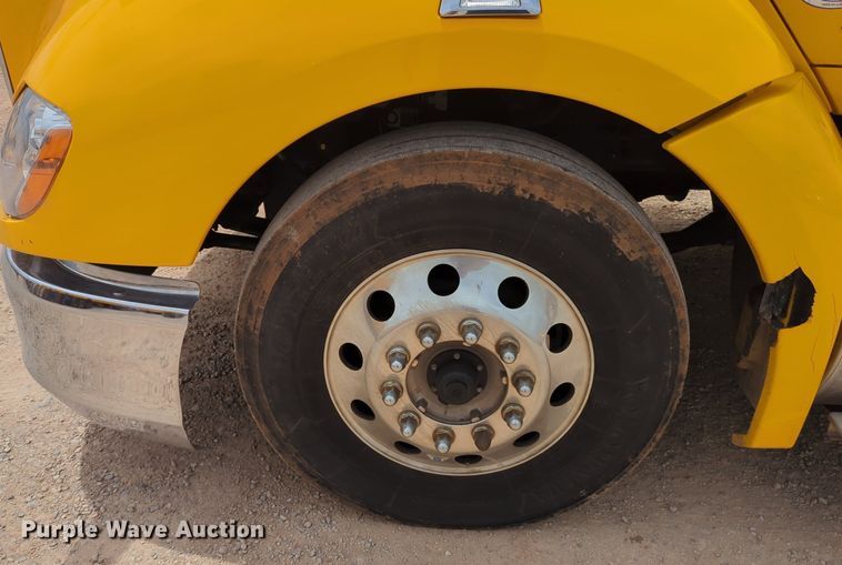 image for item NG9857 2020 Kenworth T680 semi truck