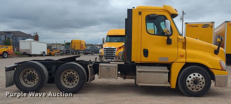 image for item NG9858 2018 Freightliner Cascadia semi truck