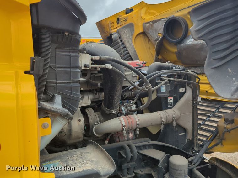 image for item NG9858 2018 Freightliner Cascadia semi truck