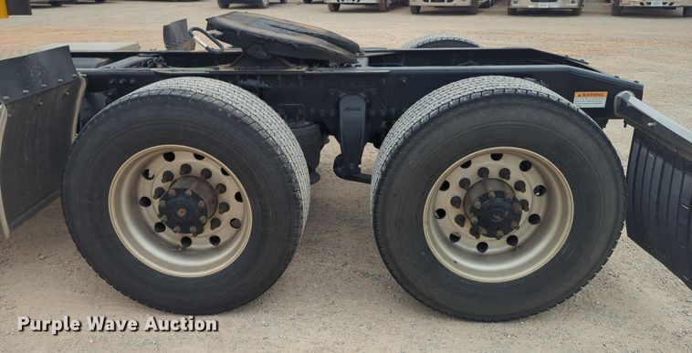 image for item NG9858 2018 Freightliner Cascadia semi truck