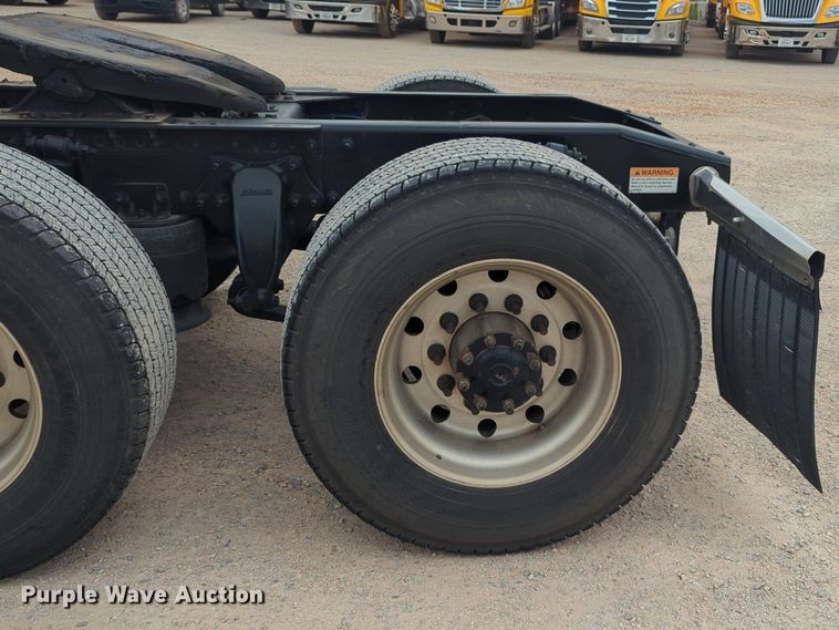 image for item NG9858 2018 Freightliner Cascadia semi truck