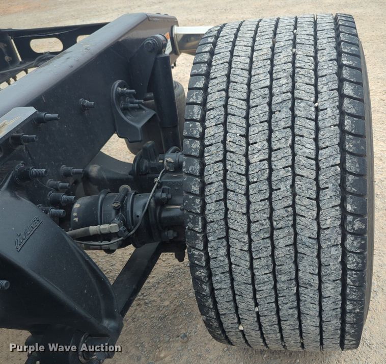 image for item NG9858 2018 Freightliner Cascadia semi truck