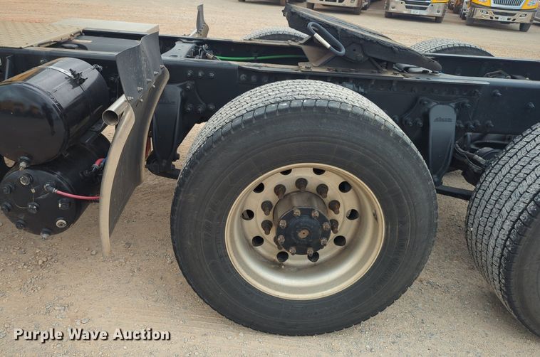 image for item NG9858 2018 Freightliner Cascadia semi truck