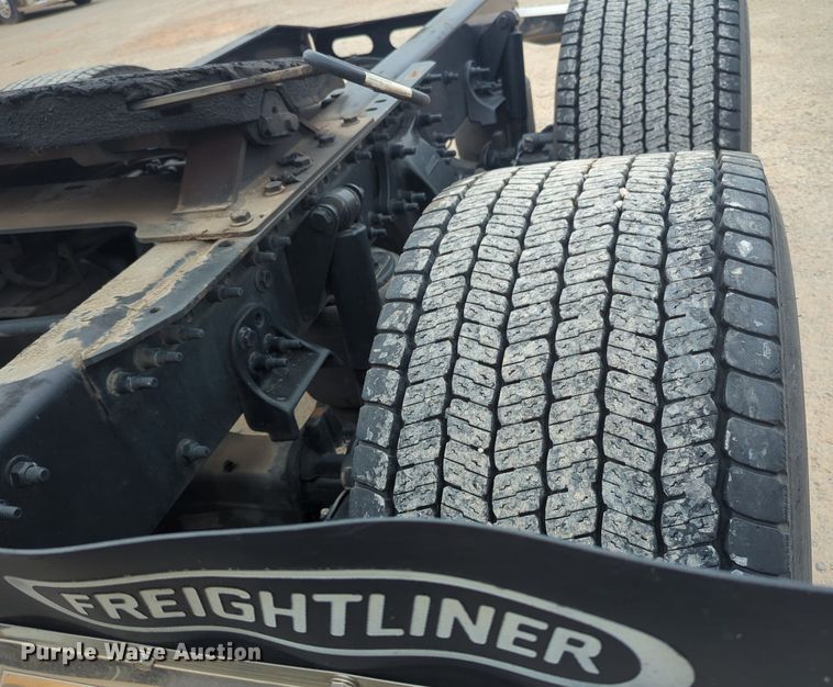 image for item NG9858 2018 Freightliner Cascadia semi truck