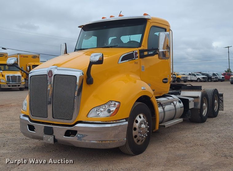 image for item NG9859 2019 Kenworth T680 semi truck
