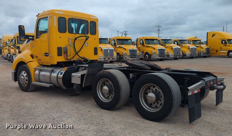 image for item NG9859 2019 Kenworth T680 semi truck