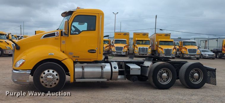 image for item NG9859 2019 Kenworth T680 semi truck