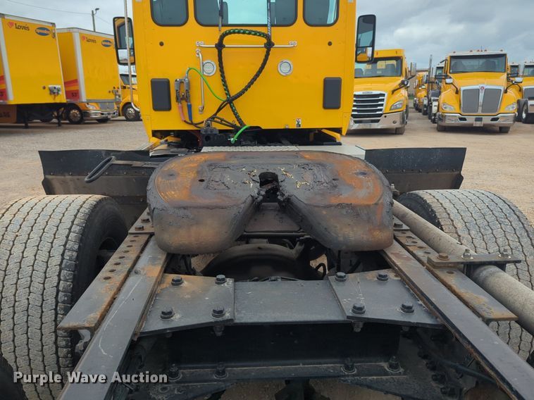 image for item NG9859 2019 Kenworth T680 semi truck