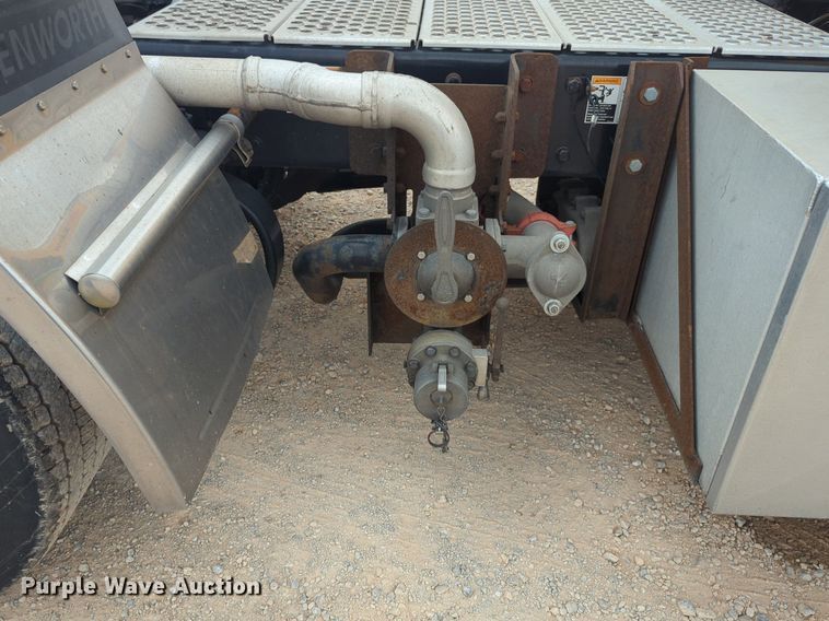 image for item NG9859 2019 Kenworth T680 semi truck