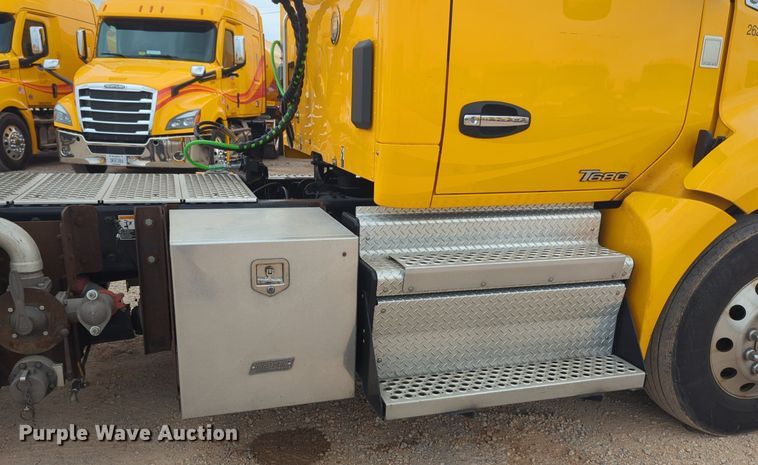 image for item NG9859 2019 Kenworth T680 semi truck