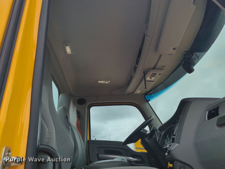 image for item NG9859 2019 Kenworth T680 semi truck