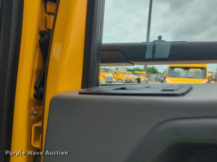 image for item NG9859 2019 Kenworth T680 semi truck