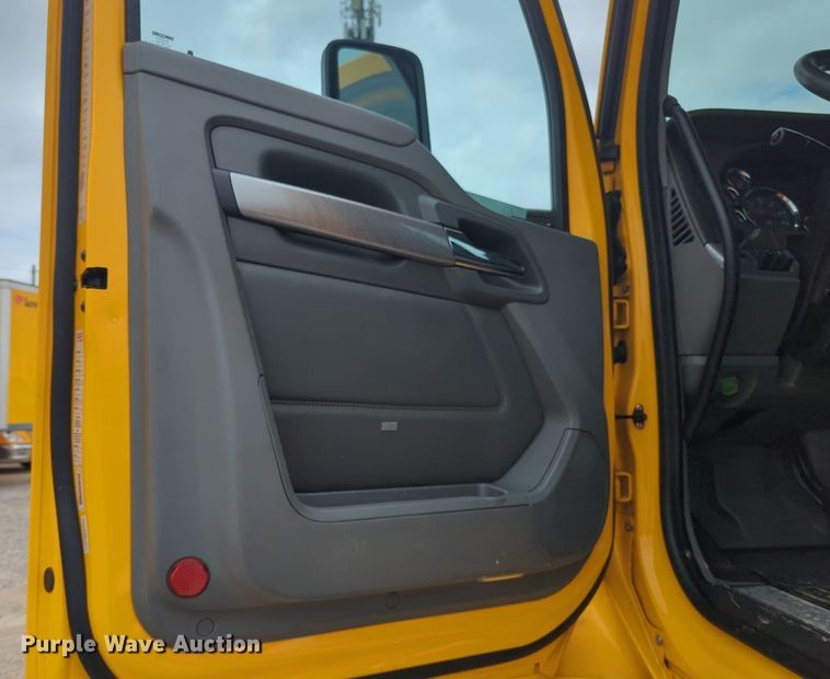 image for item NG9859 2019 Kenworth T680 semi truck